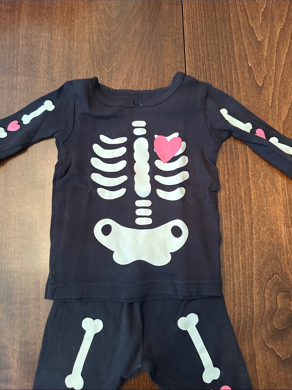 Carter’s Baby Girl Black Skeleton Pajamas/Costume with Pink Hearts - Picture 3 of 4
